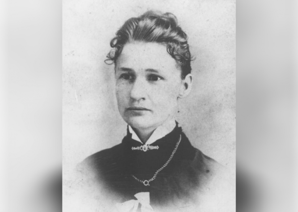 1887: Salter is elected mayor